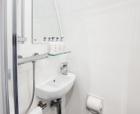 Full en-suite bathroom-img